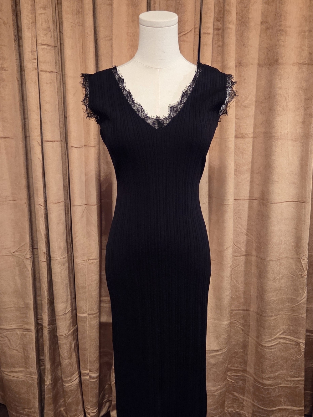 GREY LAB Los Angeles. Black Lace-Trim Maxi Dress. Medium